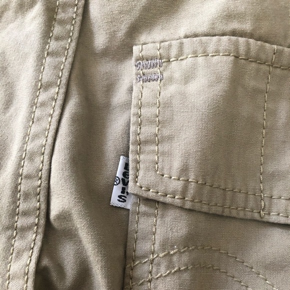 Boys Levi’s khaki cargo shorts - never worn - Picture 3 of 6